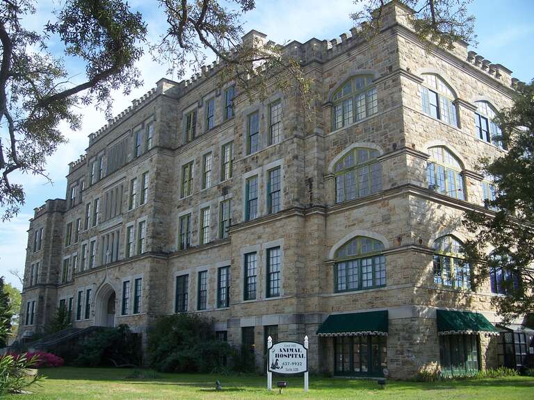 Pensacola, Florida: Pensacola Hospital.