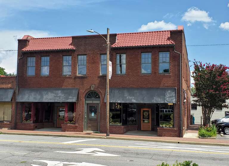 


This is an image of a place or building that is listed on the National Register of Historic Places in the United States of America. Its reference number is 03000800.
