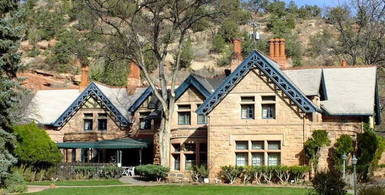 Briarhurst Manor