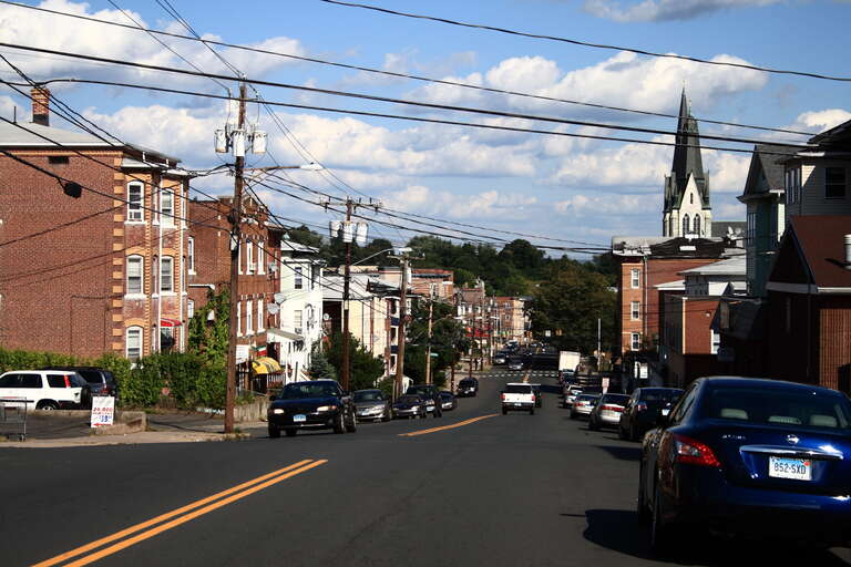 East down Broad Street in New Britain Connecticut

Camera location41° 40′ 21.71″ N, 72° 47′ 33.22″ W View this and other nearby images on: OpenStreetMap 41.672697;  -72.792562