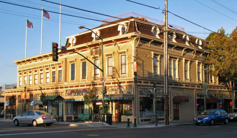 w:National Register of Historic Places listings in Alameda County, California.

Croll Building, 1400 Webster St., Alameda, California, USA. Photographed 2008-10-04 from the southwest corner of Webster St. and Central Ave. Camera