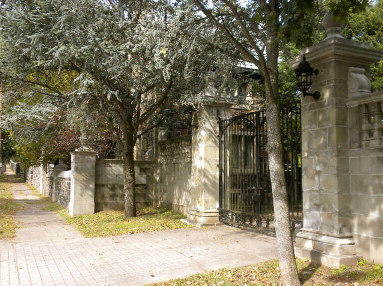 Edgerton Park, New Haven, gate and gatehouse.