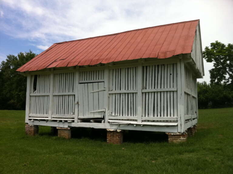Habre de Venture, corn crib, June 26, 2011.
