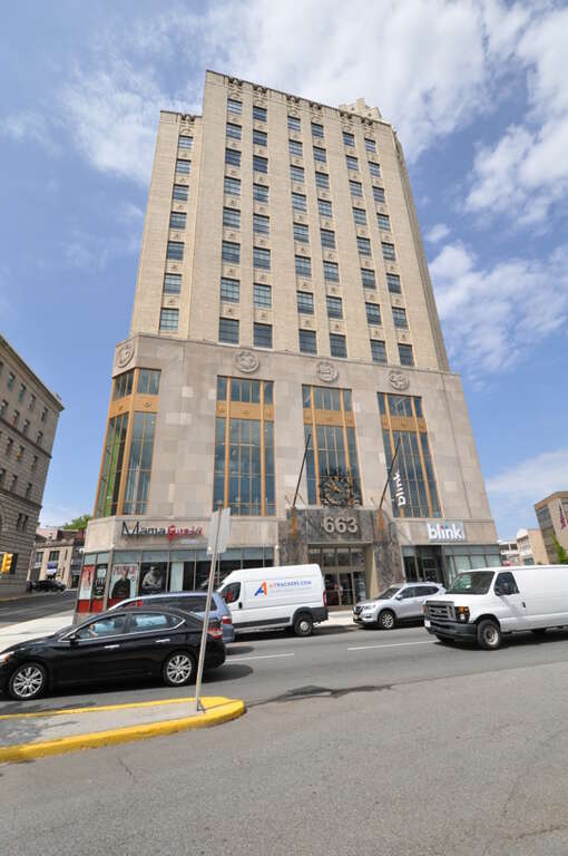 The former People's Bank and Trust Company Building, 633 Main Avenue, Passaic, NJ. Front facade.