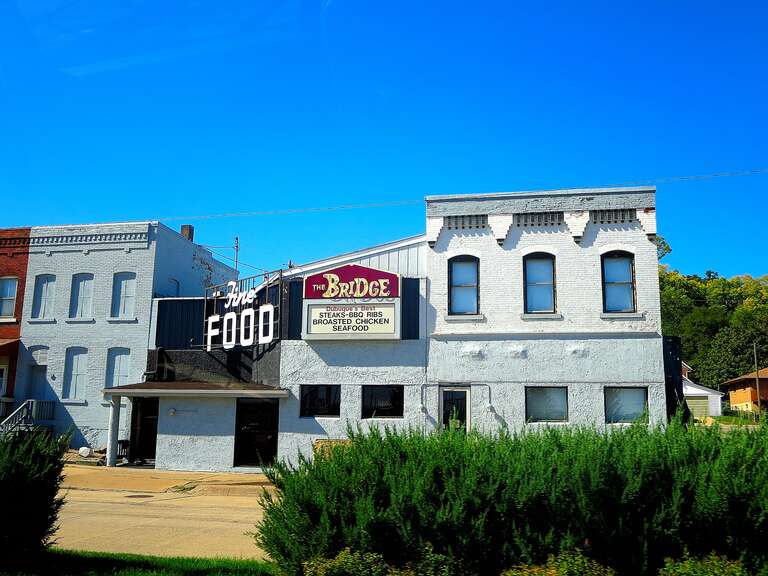 The Bridge Restaurant &amp; Lounge