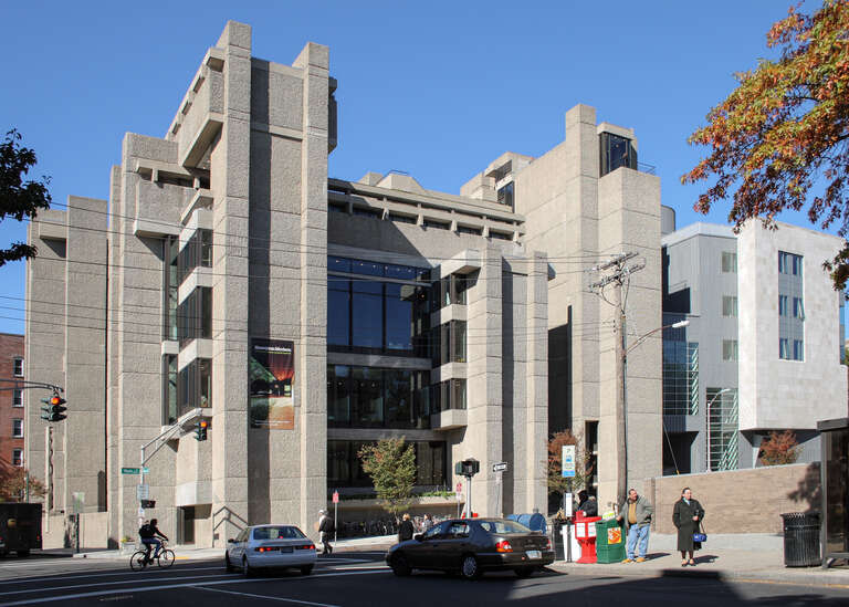 The expanded Art and Architecture Building at Yale University

Camera location41° 18′ 29.87″ N, 72° 55′ 53.03″ W View this and other nearby images on: OpenStreetMap 41.308297;  -72.931398
