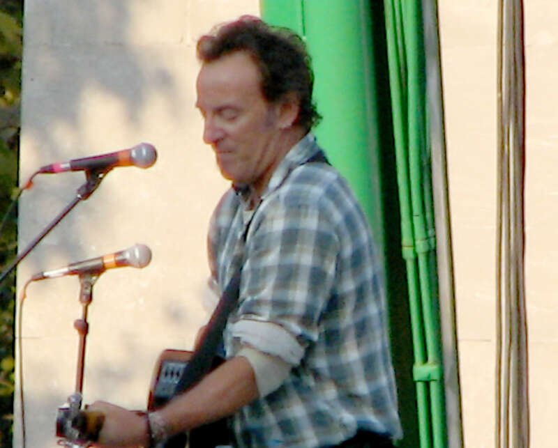 The Boss performing free on the Parkway for a Barack Obama rally and voter registration.

<a href="http://my.barackobama.com">my.barackobama.com</a>