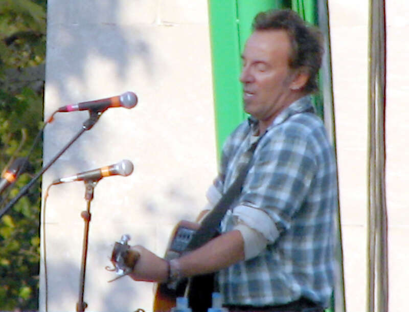 The Boss performing free on the Parkway for a Barack Obama rally and voter registration.

<a href="http://my.barackobama.com">my.barackobama.com</a>