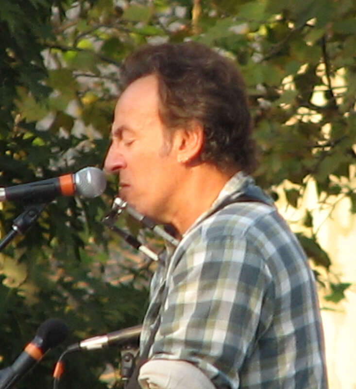 The Boss performing free on the Parkway for a Barack Obama rally and voter registration.

<a href="http://my.barackobama.com">my.barackobama.com</a>