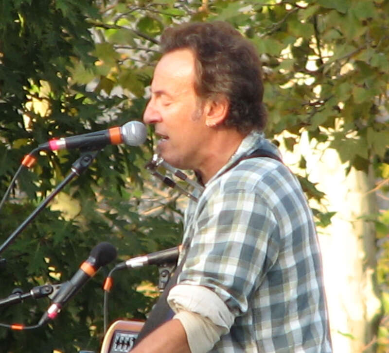 The Boss performing free on the Parkway for a Barack Obama rally and voter registration.

<a href="http://my.barackobama.com">my.barackobama.com</a>