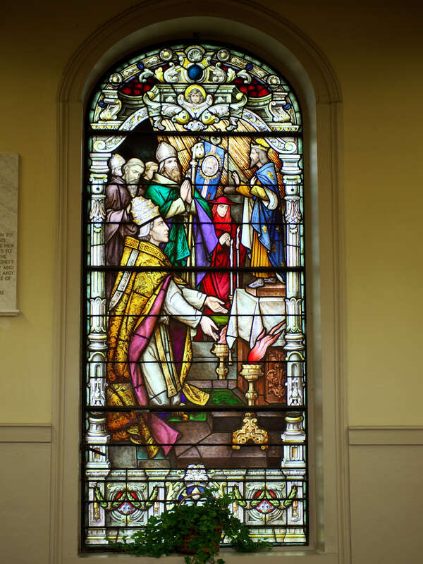 Bildfenster in der Kirche Cathedral-Basilica of Saint Louis King of France (Basilica minor) in New Orleans, Luisiana, USA.