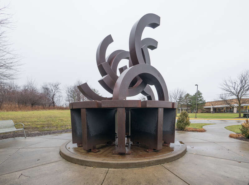 Commemorates David Berger, the American, who died with eleven athletes at the 1972 Munich Olympics. Five rings.