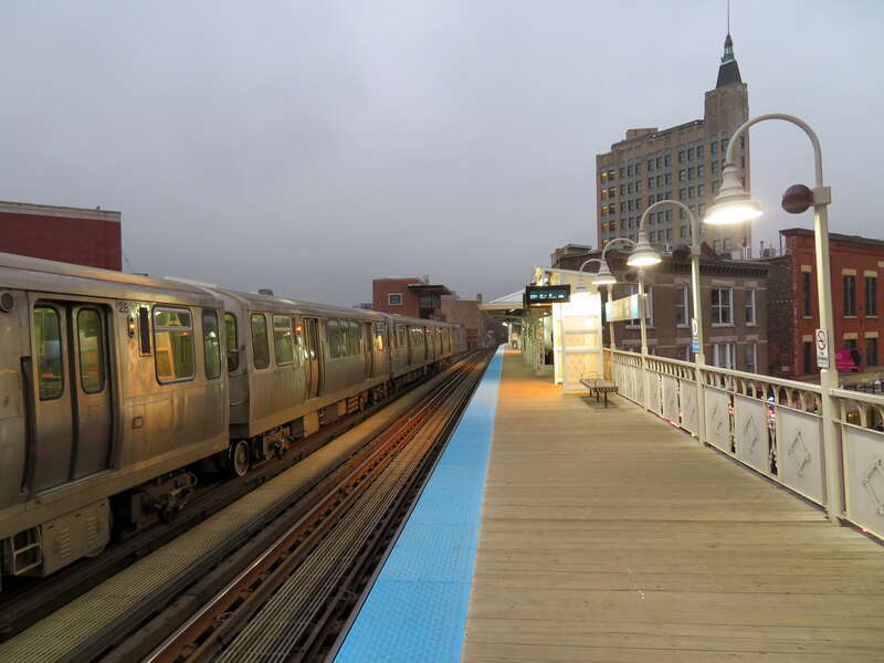 An eastbound train at Damen station in December 2018