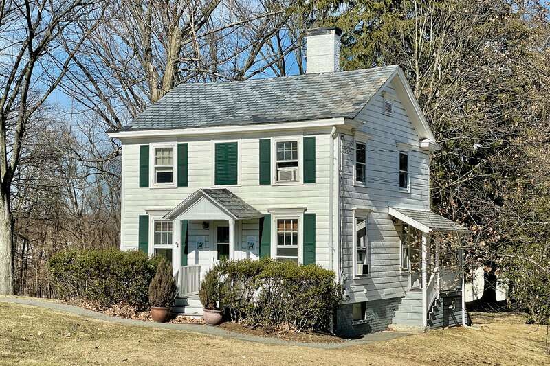 The Caretaker's Cottage for the Ford Mansion in Morristown, New Jersey. 



This is an image of a place or building that is listed on the National Register of Historic Places in the United States of America. Its reference number is 66000053.
