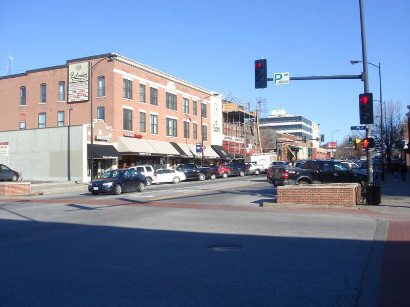 Picture of the Kress Building in Columbia, Missouri undergoing external depairs