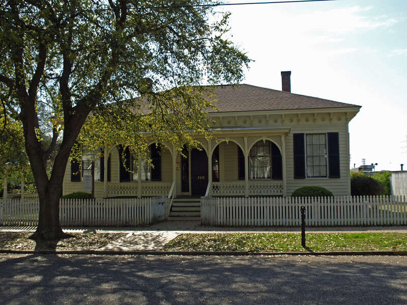 309 North Hull Street, part of the Ordeman-Shaw Historic District in Montgomery, Alabama