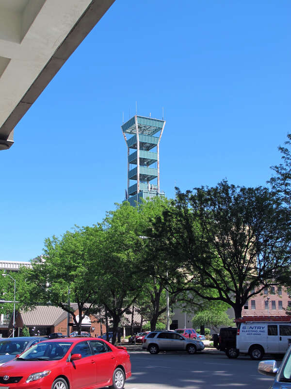 Old Lincoln Telephone &amp; Telegraph microwave tower, as seen from the west-northwest at 1314 "N" Street, Lincoln Nebraska.