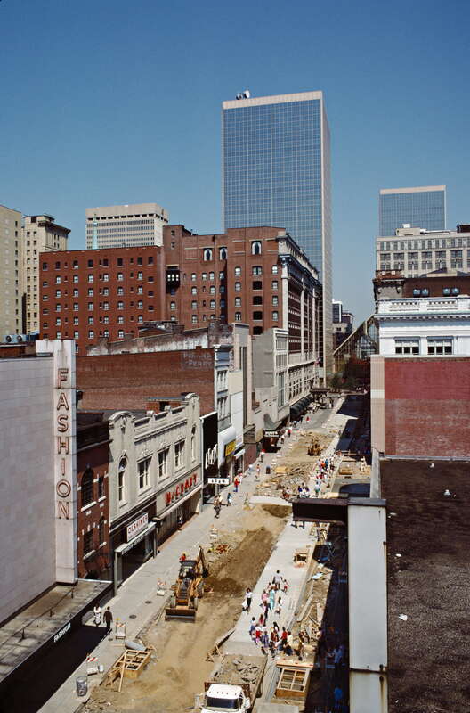 Looking N along 4th St. from Chestnut St..
Construction of trolley-way at 4th St. Mall.
Tall building is Meidinger Tower at 4th and Ali, with Seelbach Hotel south of that.
Louisville, Kentucky.
Sept. 1987.
File # 87i045.
.
35 mm Kodachrome