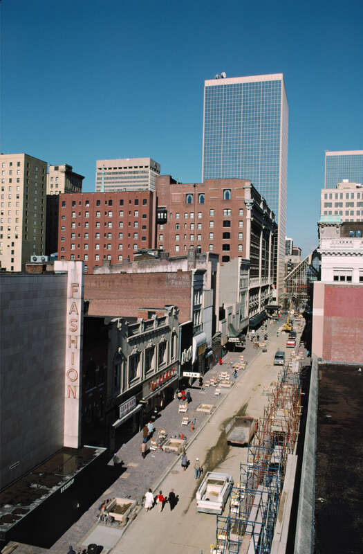 Looking N from parking garage at 4th and Chestnut Sts..
Prominent buildings include (from left) <a href="http://kentuckytowers.net/" rel="nofollow">Kentucky Towers</a>, <a href="http://en.wikipedia.org/wiki/Seelbach_Hotel"
