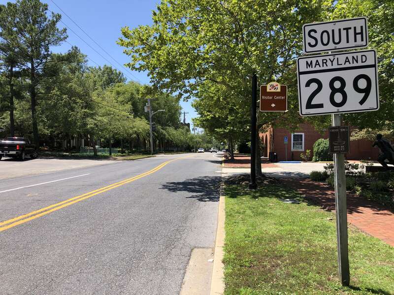View south along Maryland State Route 289 (Cross Street) at Maryland State Route 213 (Maple Avenue) in Chestertown, Kent County, Maryland
