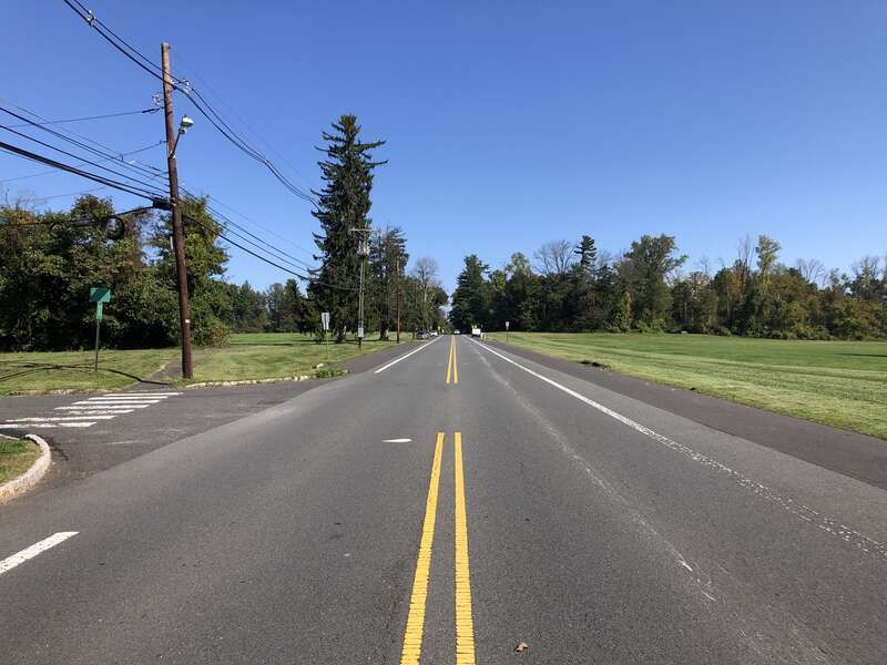 View north along Mercer County Route 583 (Mercer Road) at Parkside Drive as it passes through Princeton Battlefield State Park in Princeton, Mercer County, New Jersey