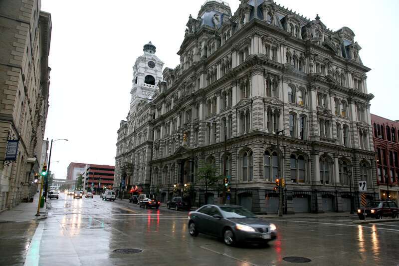 <a href="http://www.dailymotion.com/video/xfbw3z_milwaukee-traffic_travel" rel="nofollow">www.dailymotion.com/video/xfbw3z_milwaukee-traffic_travel</a>
Right, first : 
Mitchell Building
207 E. Michigan St.
Built: 1876
Alexander Mitchell