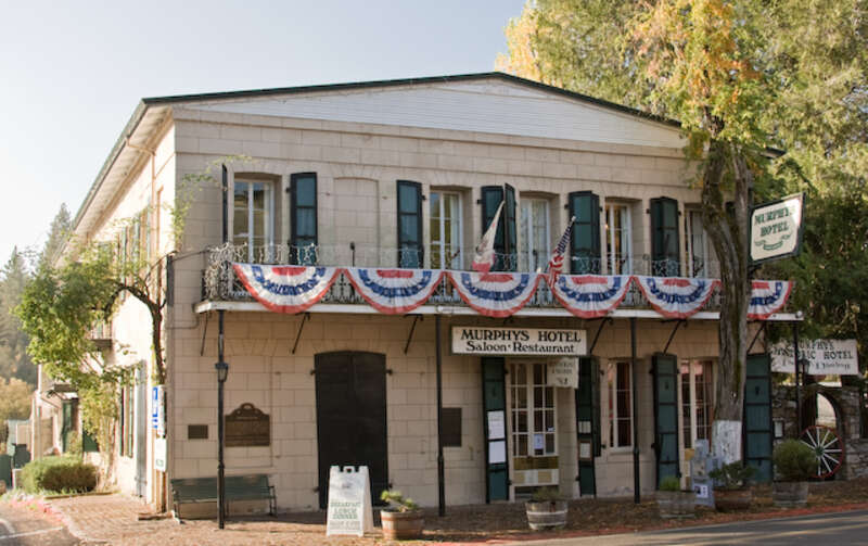 Photo of the historical Murphys Hotel.