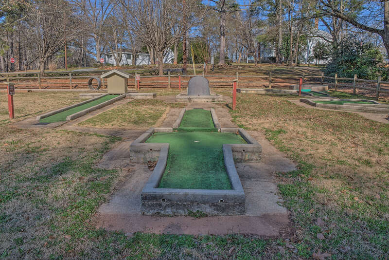 16-04-055: miniature golf