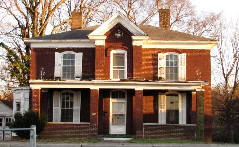 The David Jones House (404 High Street) in Maryville, Tennessee, USA.  Built in 1874, this house is now listed on the National Register of Historic Places.