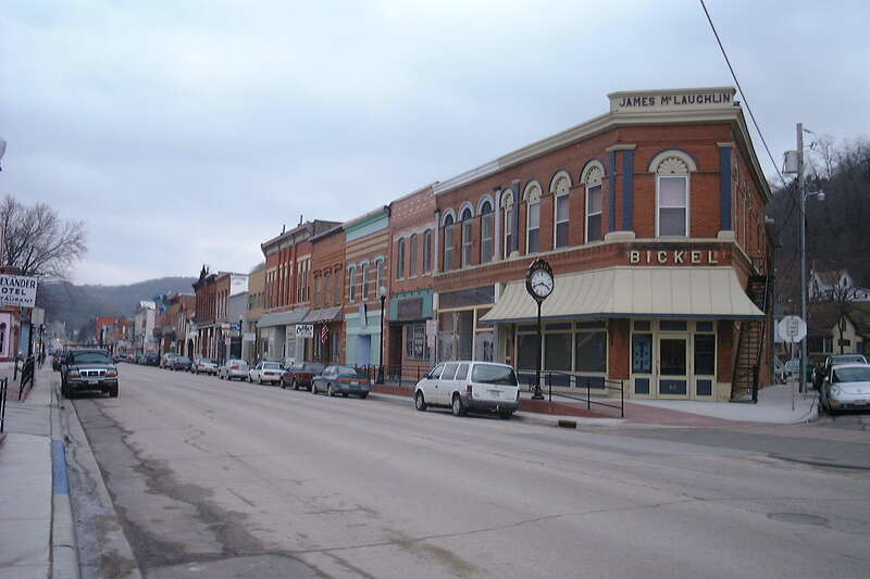 McGregor, Iowa 






This is an image of a place or building that is listed on the National Register of Historic Places in the United States of America. Its reference number is 02001033.

