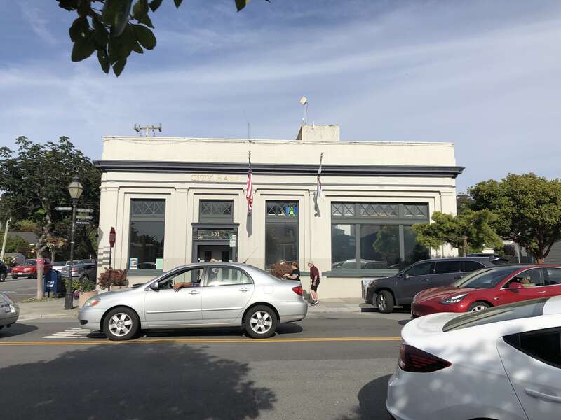 Half Moon Bay City Hall