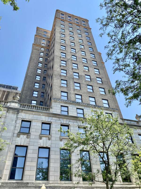 Built in 1928-1929, this Renaissance Revival-style skyscraper was designed by Alfred Charles Bossom and Charles A. Haviland to serve as the headquarters of the Kanawha Valley Bank.  The building stands 20 stories and 265 feet (81 meters) tall, and