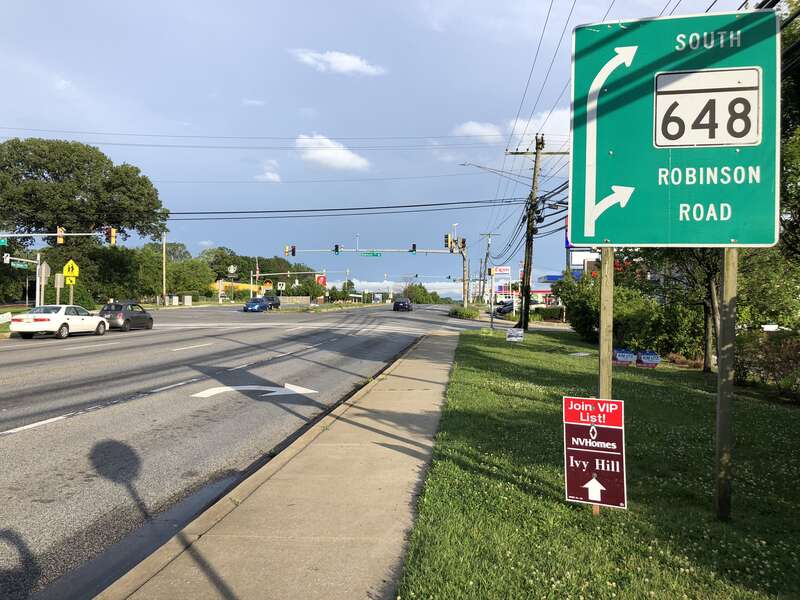 View south along Maryland State Route 2 (Governor Ritchie Highway) at Leelyn Drive and Robinson Road in Severna Park, Anne Arundel County, Maryland
