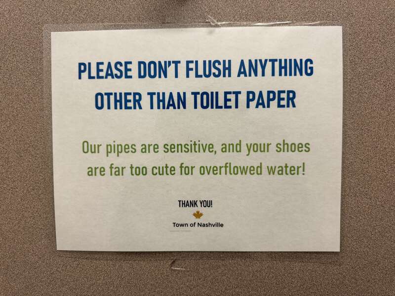A sign in a bathroom in Nashville, Indiana