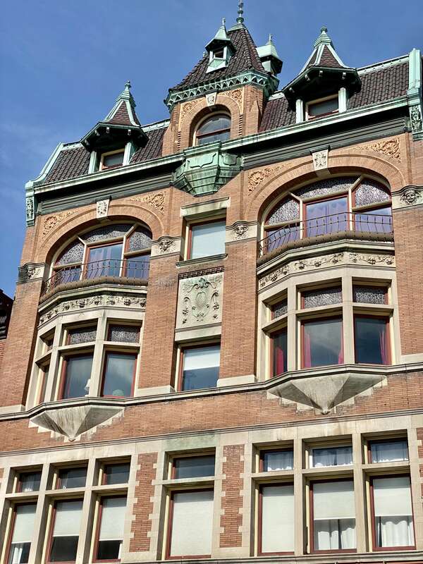 Built in 1892, this five-story Chateauesque, Queen Anne, and Renaissance Revival-style building was designed by Willis G. Hale and built for George H. Myers, whom was the director of the First National Bank of Bethlehem, the Lehigh Valley Railroad,