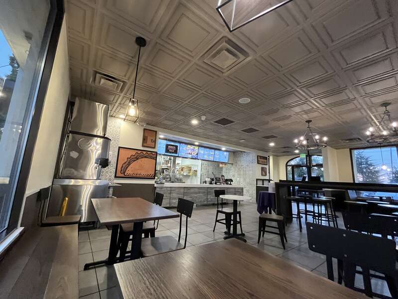 Taco Bell near the intersection of Northeast Martin Luther King Jr. Blvd. and Northeast Lombard Street in Portland, Oregon (August 18, 2022)