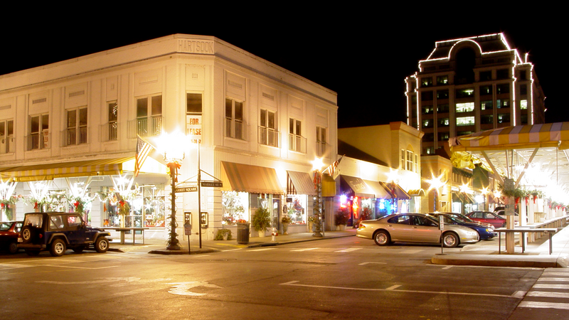 The Roanoke City Market Historic District, photographed the night of December 28, 2003.

Ben Schumin is a professional photographer who captures the intricacies of daily life.  This image may be used under Creative Commons Attribution-ShareAlike 2.0.