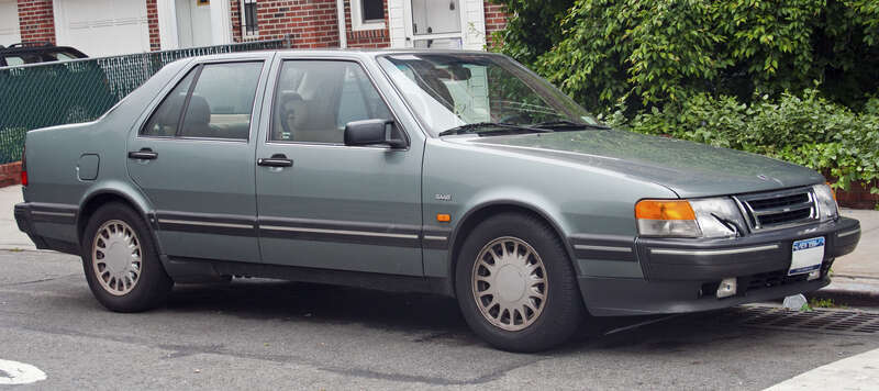 Late 1990 Saab 9000 CD, one of the first naturally aspirated CDs to be sold in the US. It has the 150 hp B234I fuel injected inline-four, coupled to a four-speed automatic