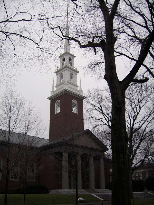 Harvard Memorial Church, Harvard New Yard, was built in 1932 in honor of the men and women of Harvard University who gave their lives in World War I.
