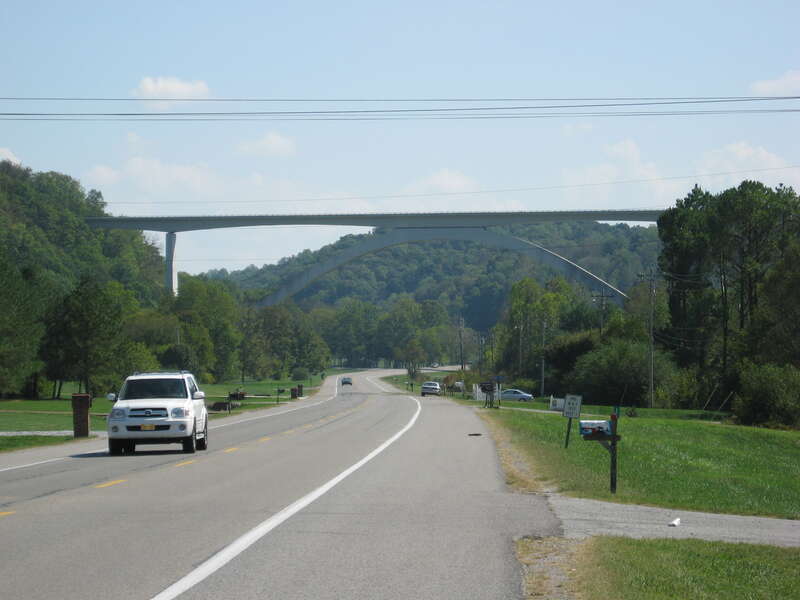 Interesting arch supporting this bridge. Its the Natchez Trace on the bridge.
