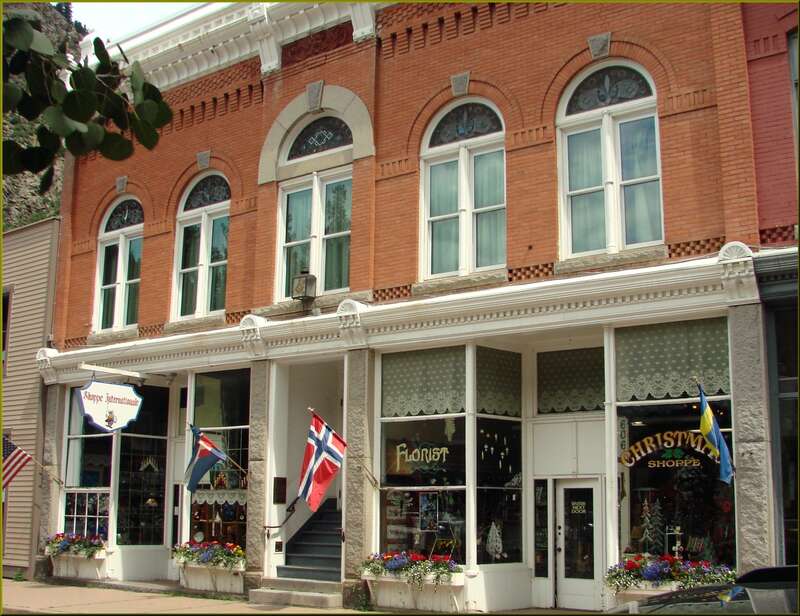 (1 in a multiple picture set)
The restored business buildings in Georgetown show the love the citizens have for their old town.