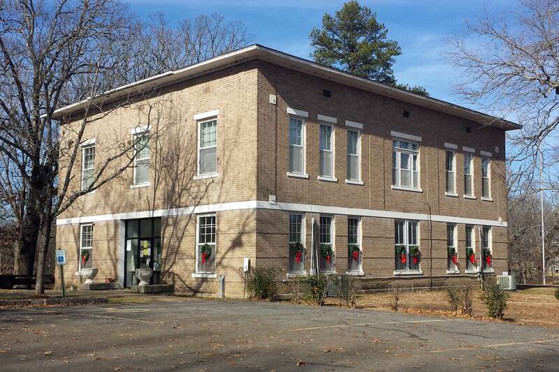 1939 structure built by WPA using materials salvaged from 1910 courthouse, listed in National Register of Historic Places on 4/20/1995







This is an image of a place or building that is listed on the National Register of Historic Places in the