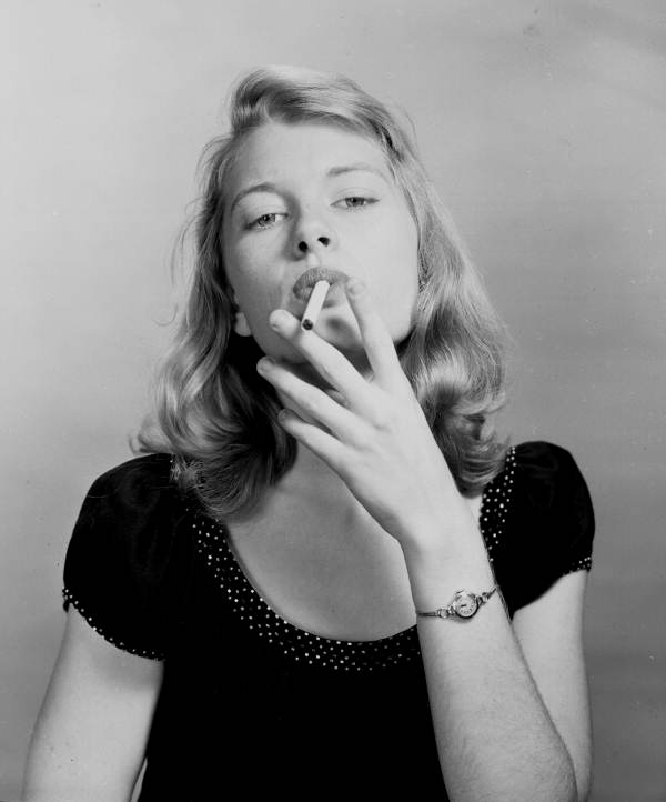Local call number: JJS1120
Title: "Cigarette girl"
Date: April 5, 1947
Accompanying note: "Model posing for painting by Ben Stahl - 'Lucky Strike' ad."
Physical descrip: 1 photonegative - b&amp;w - 5 x 4 in.
Series Title: