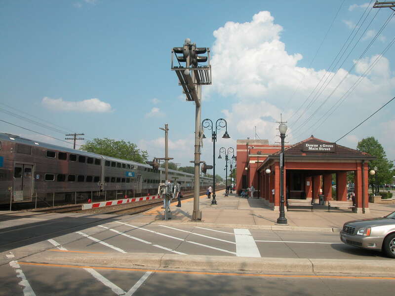 The Downers Grove – Main Street railway station in Downers Grove, Illinois. Photographed in 2004.