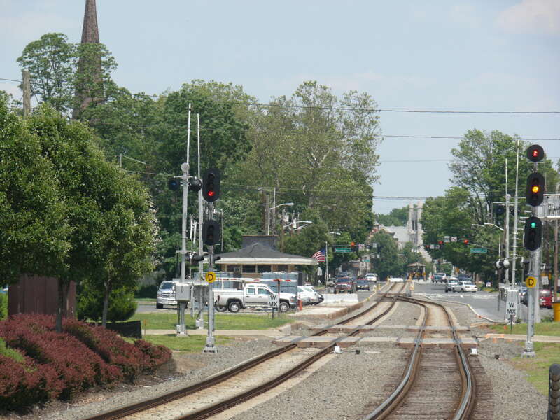 20080603 32 NJT Camden Trenton River Line @ Burlington