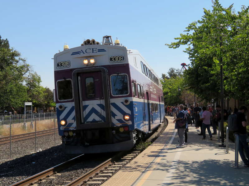 An eastbound ACE train arriving at Fremont-Centerville station in July 2018
