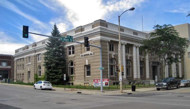 American Insurance Company Building in the West Downtown Rockford Historic District (1904).






This is an image of a place or building that is listed on the National Register of Historic Places in the United States of America. Its reference number