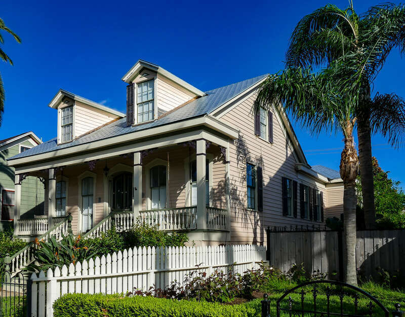 Catherine Best purchased this site in February 1866. In July of that year, sister-in-law Anne Best, wife of Louis Best, bought the improved lot from Catherine and her husband, William, a carpenter by trade. More improvements had been made by 1871,
