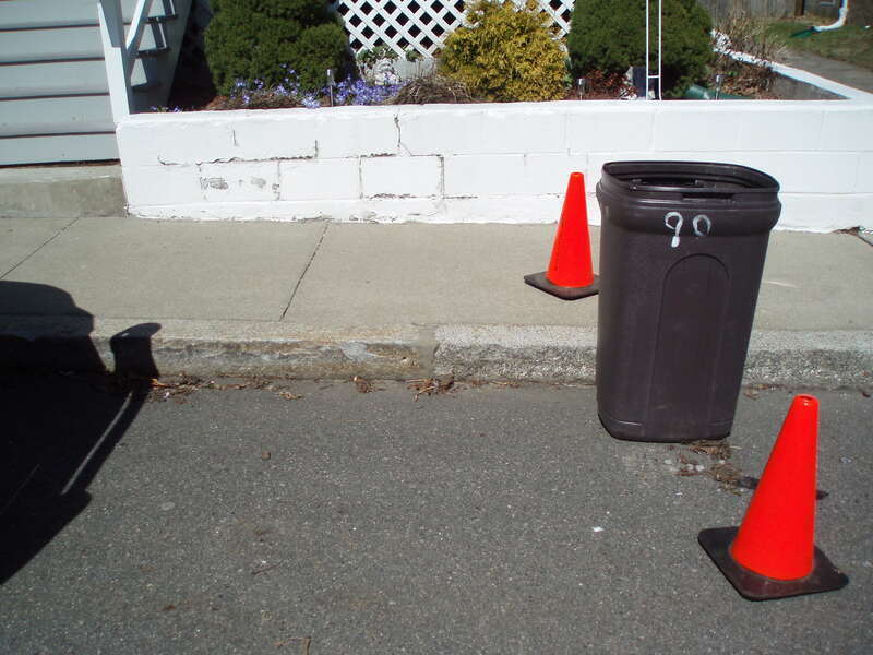 Photographs of an emergency response to a release of mercury on Bisson Street, Beverly, Massachusetts.
April 1 &amp; 2, 2010
MassDEP RTN: 3-0029174

Site summary information with link to reports: