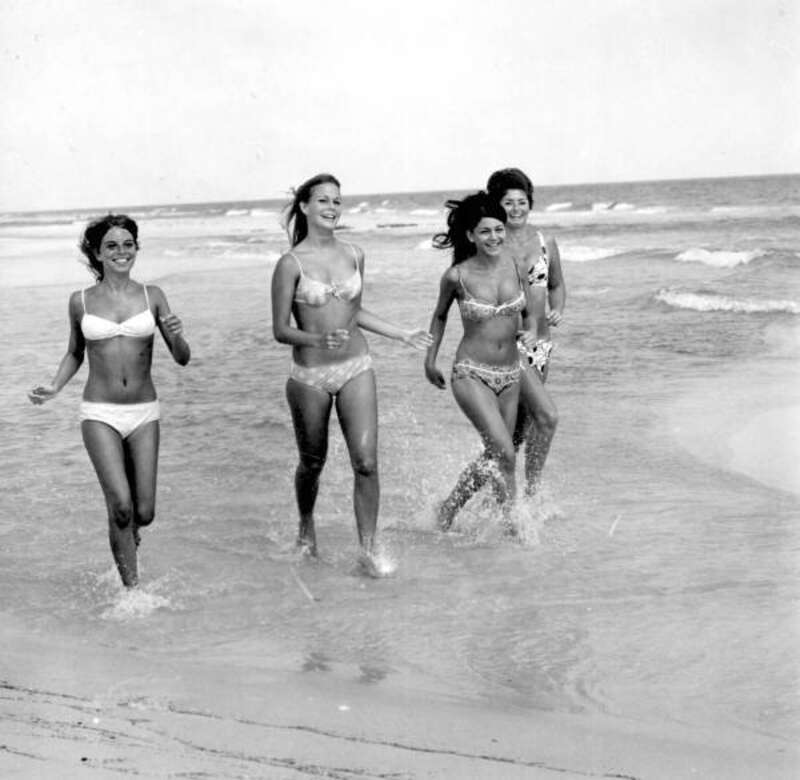 Persistent URL: www.floridamemory.com/items/show/84827
Local call number: C674080
Title: Bikini models running on the beach: Pensacola, Florida
Date: 1969
Physical descrip: 1 photoprint - b&amp;w - 3 x 3 in.
Series Title: Department of Commerce